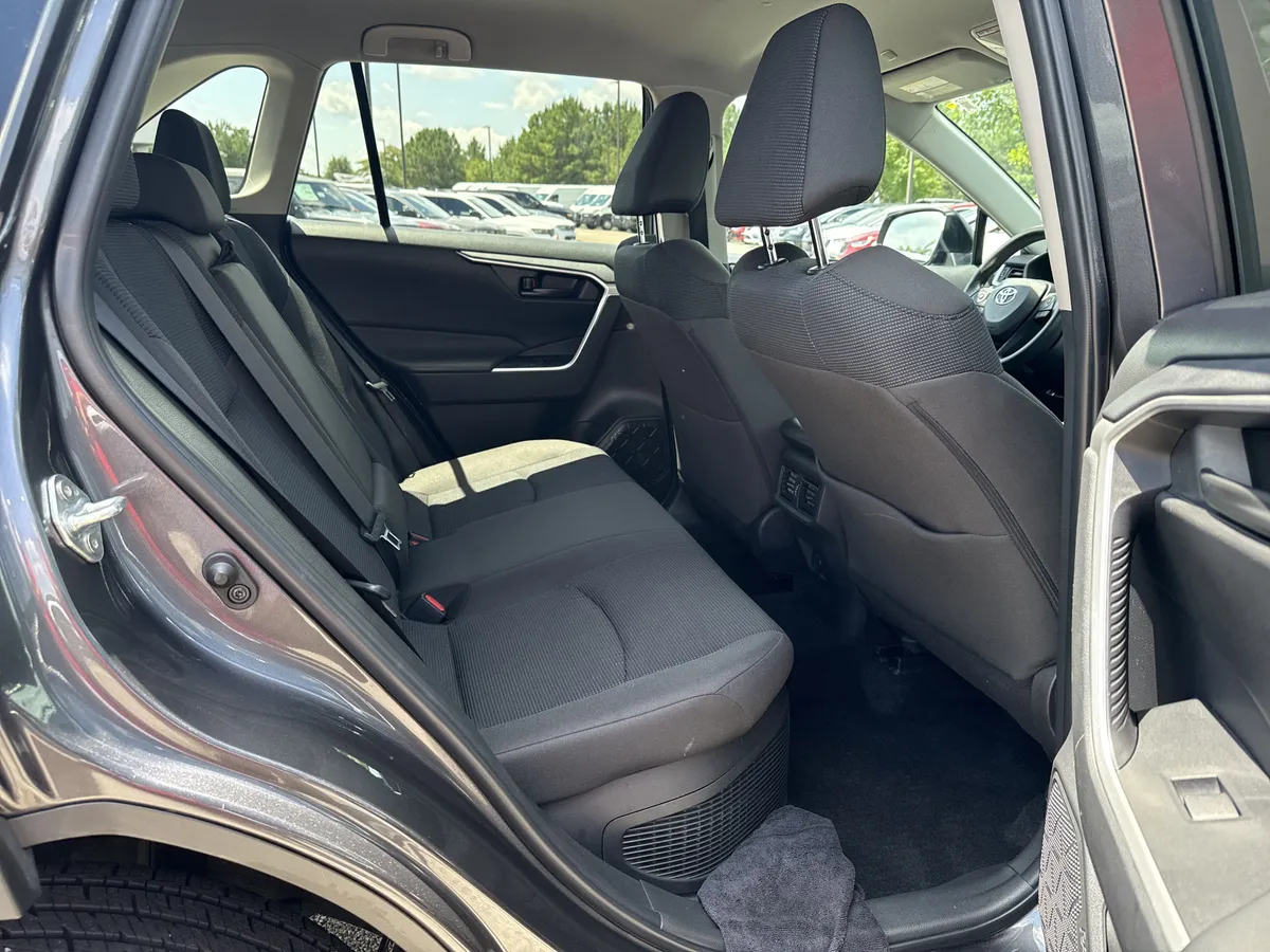 2024 Toyota RAV4 Hybrid LE thumbnail 15