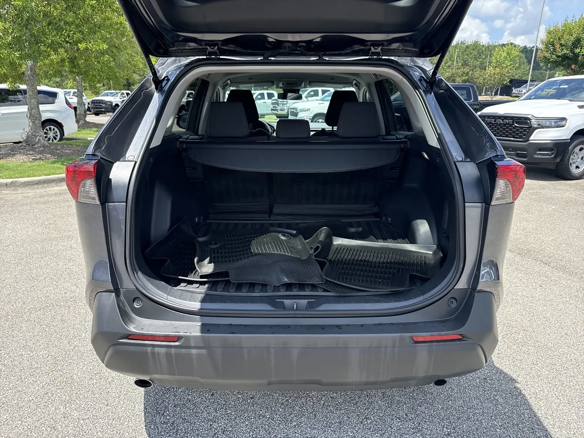 2024 Toyota RAV4 Hybrid LE thumbnail 18