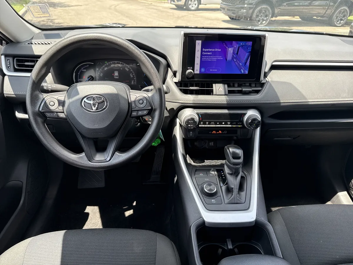 2024 Toyota RAV4 Hybrid LE thumbnail 21