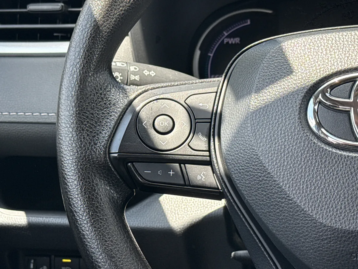2024 Toyota RAV4 Hybrid LE thumbnail 24