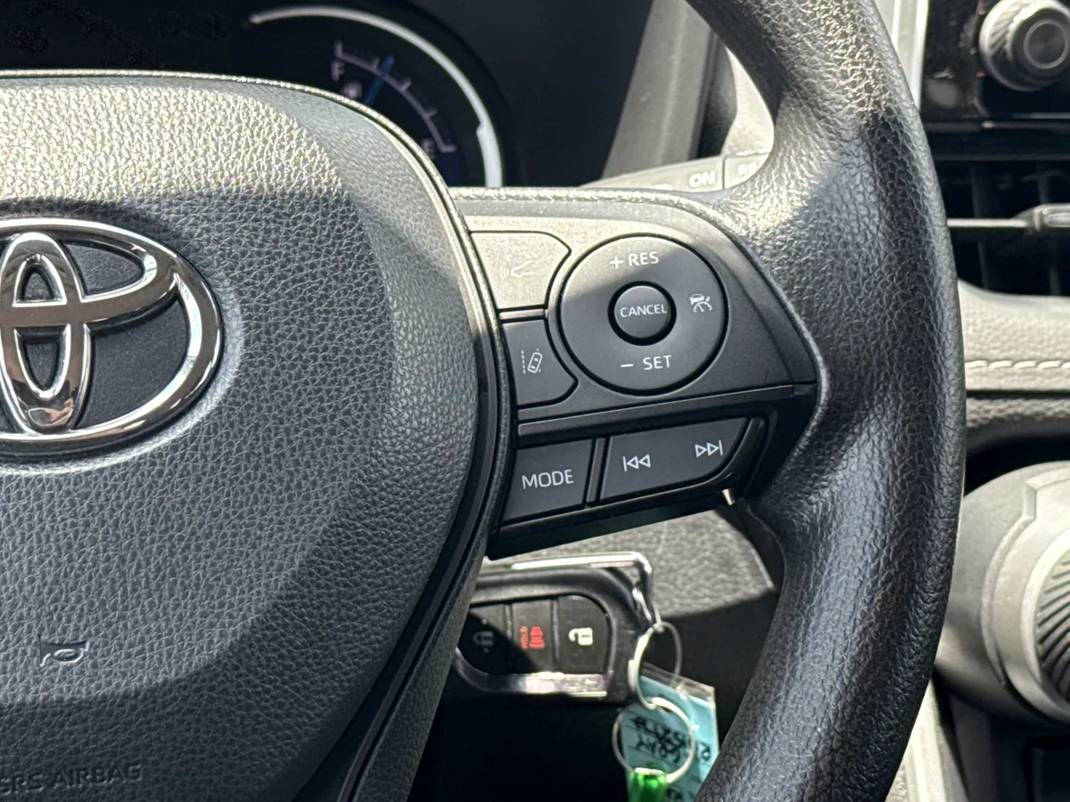 2024 Toyota RAV4 Hybrid LE thumbnail 25