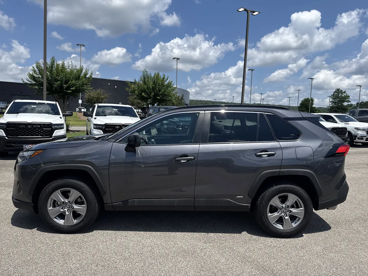 2024 Toyota RAV4 Hybrid LE thumbnail 4