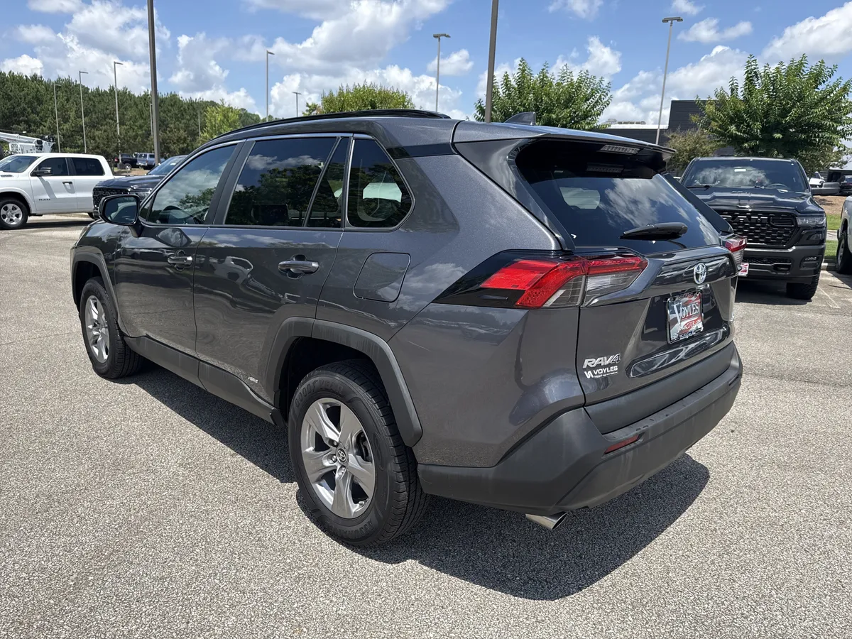2024 Toyota RAV4 Hybrid LE thumbnail 5