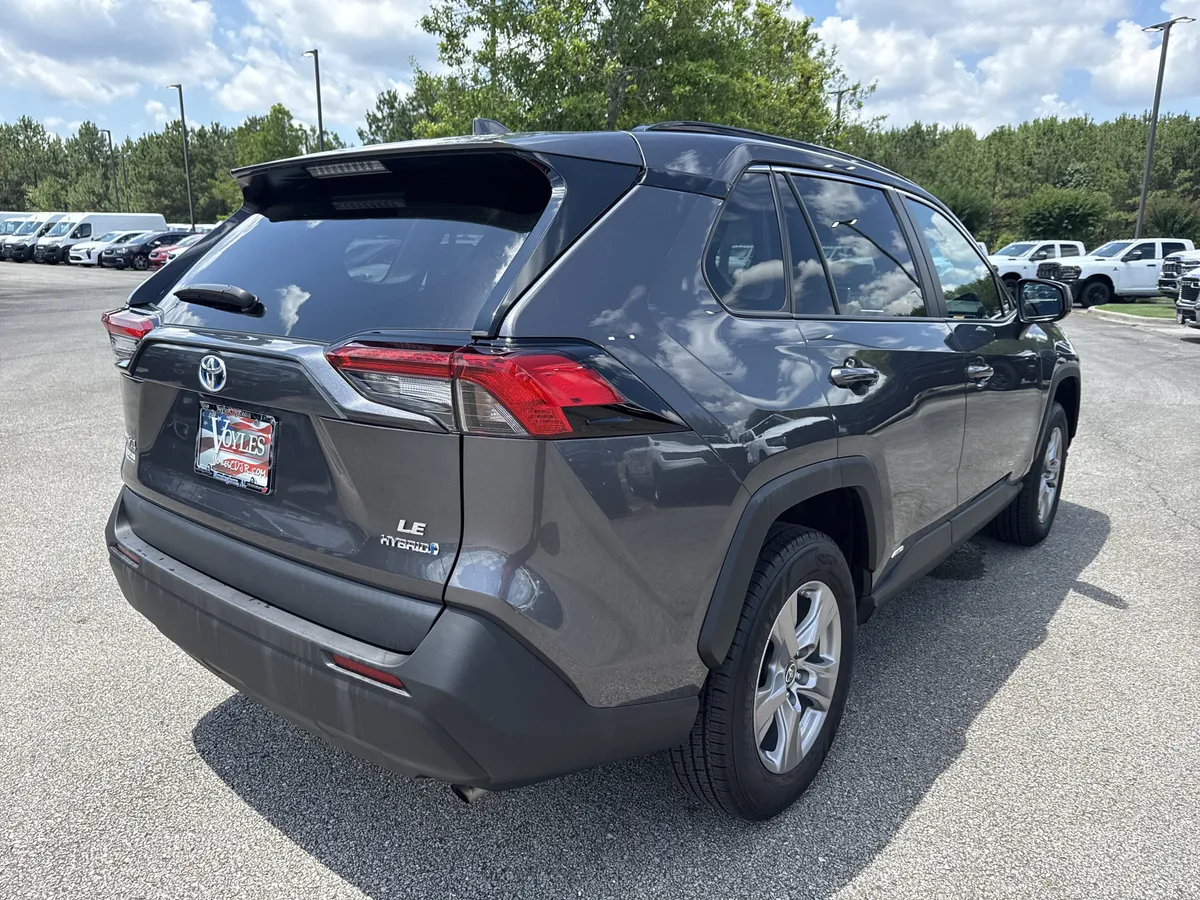 2024 Toyota RAV4 Hybrid LE thumbnail 7