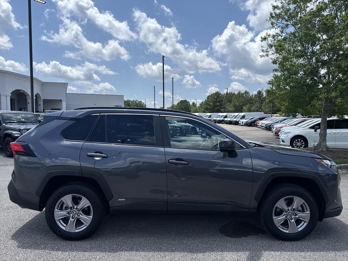 2024 Toyota RAV4 Hybrid LE thumbnail 8