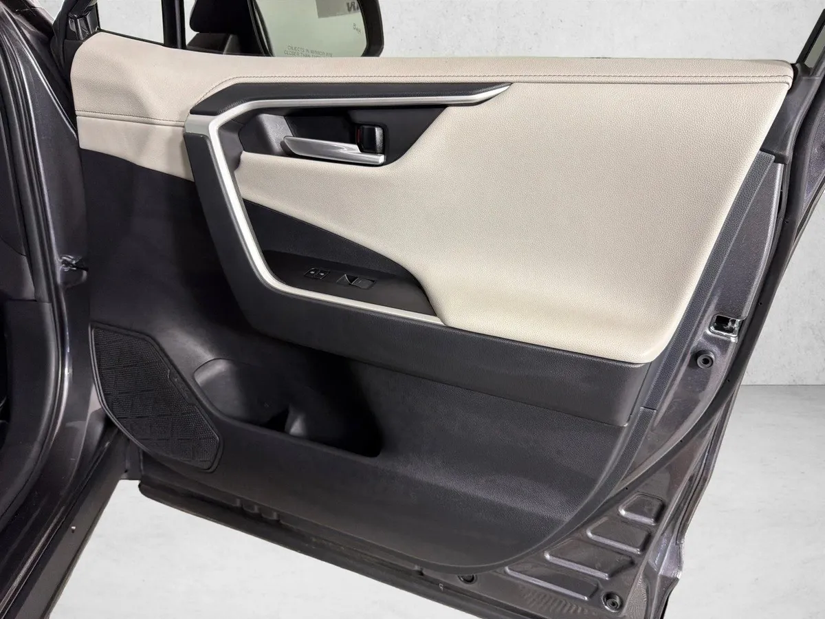 2024 Toyota RAV4 Hybrid Limited thumbnail 15