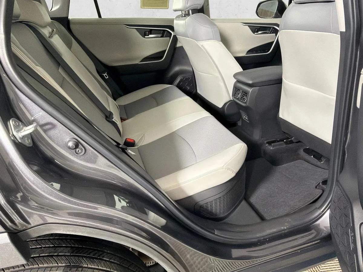 2024 Toyota RAV4 Hybrid Limited thumbnail 16