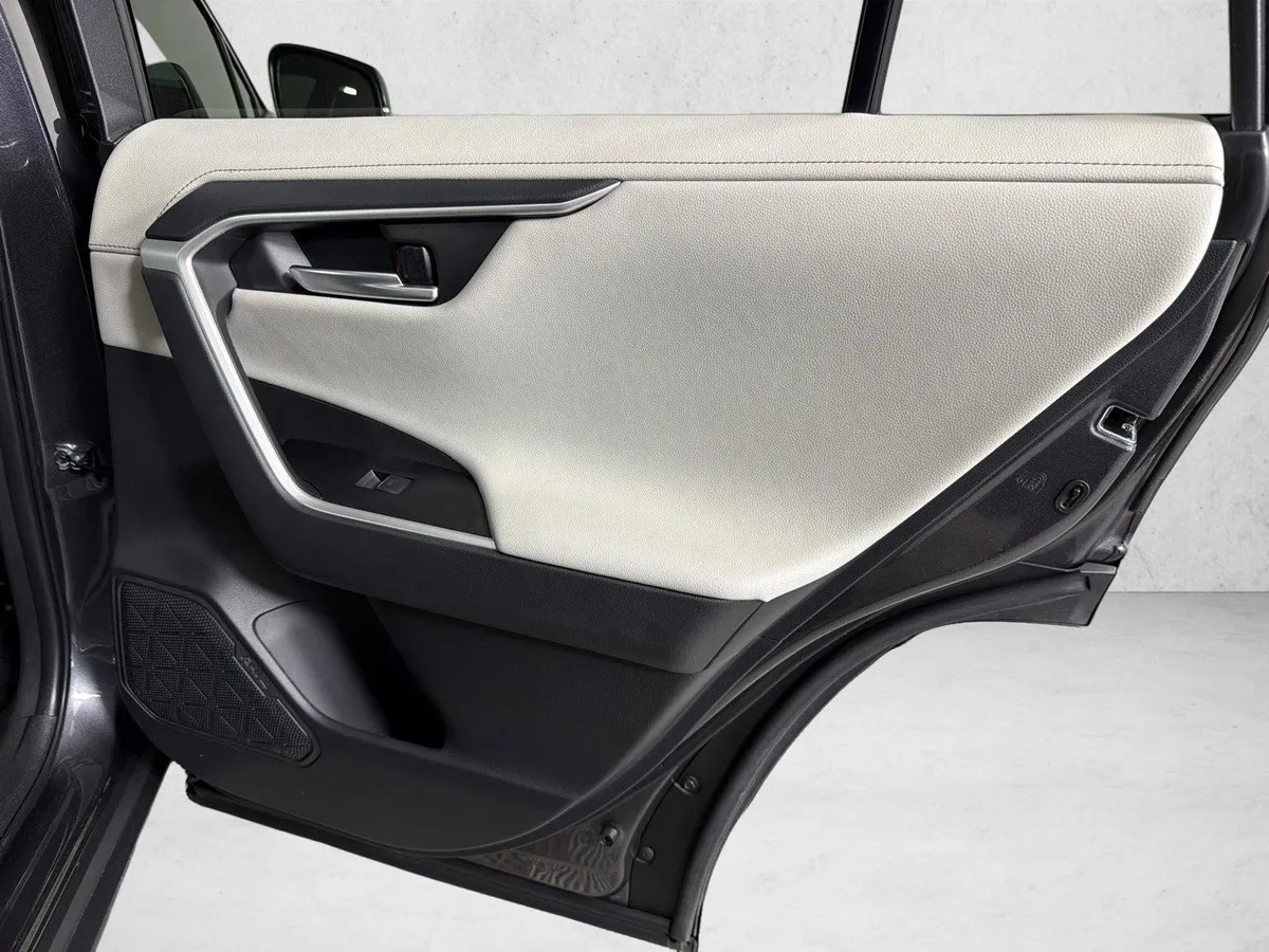 2024 Toyota RAV4 Hybrid Limited thumbnail 17