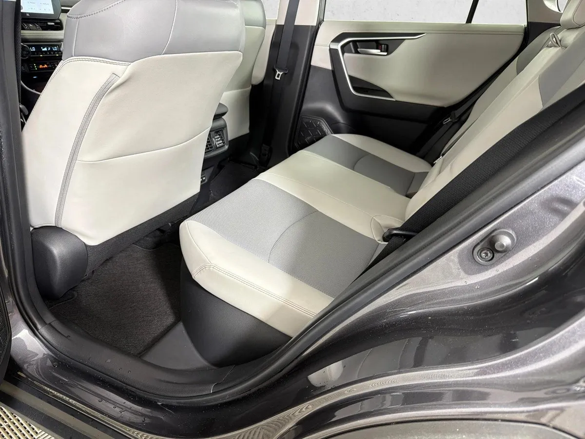 2024 Toyota RAV4 Hybrid Limited thumbnail 22