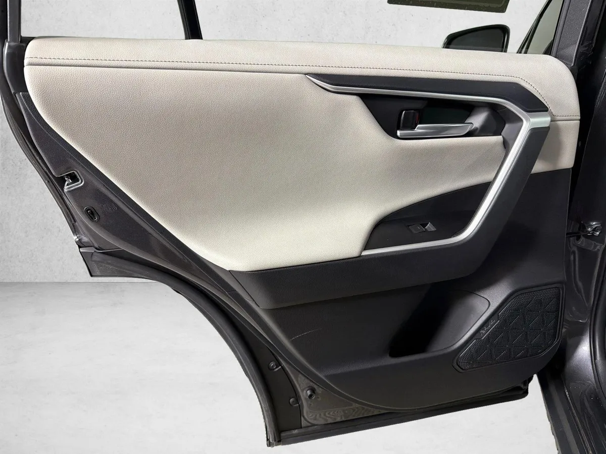 2024 Toyota RAV4 Hybrid Limited thumbnail 23