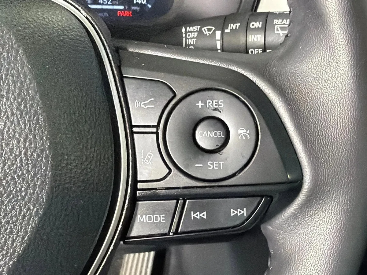 2024 Toyota RAV4 Hybrid Limited thumbnail 27