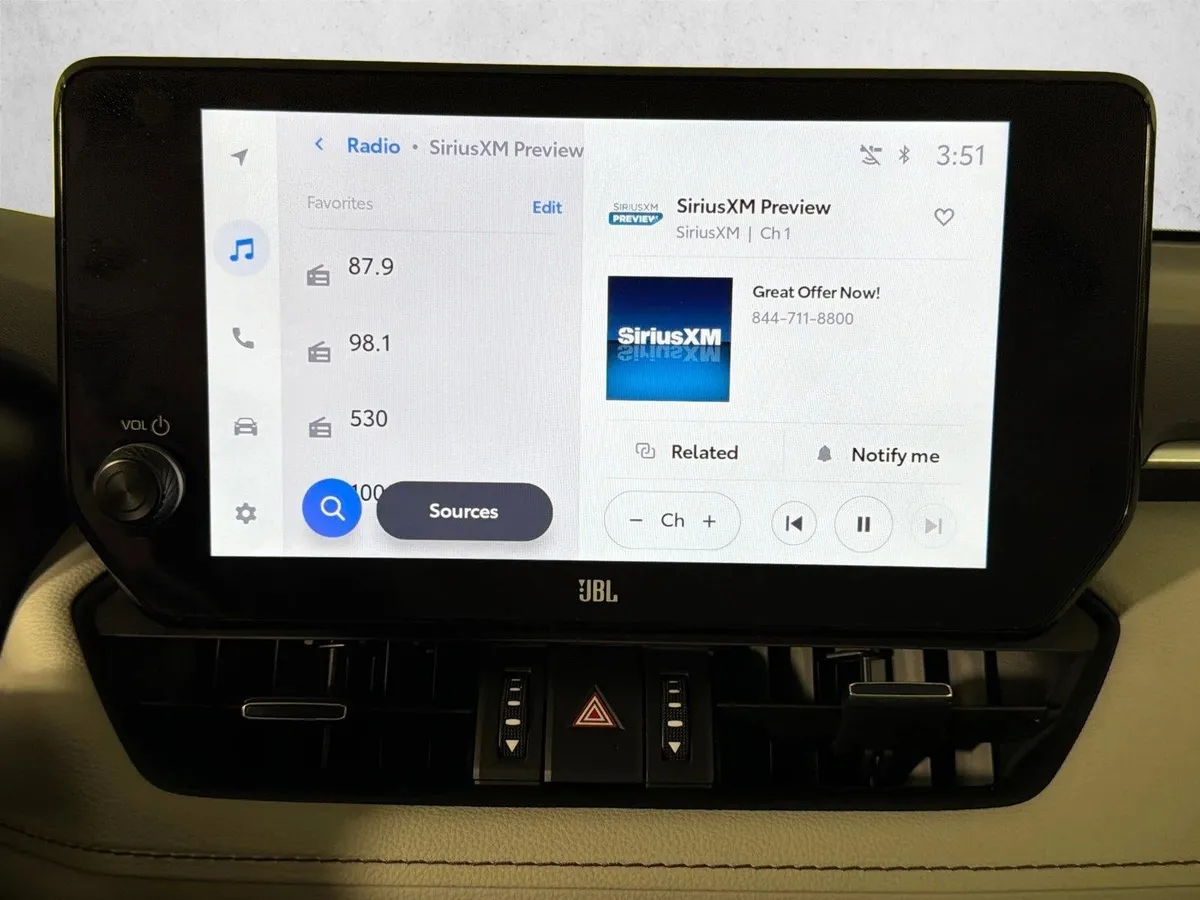 2024 Toyota RAV4 Hybrid Limited thumbnail 30