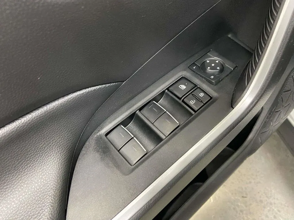 2024 Toyota RAV4 Hybrid SE thumbnail 15