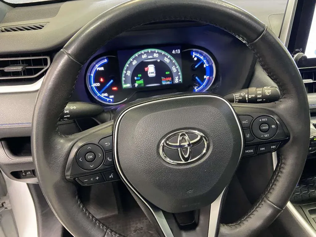 2024 Toyota RAV4 Hybrid SE thumbnail 16