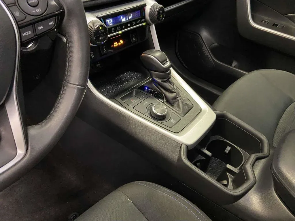 2024 Toyota RAV4 Hybrid SE thumbnail 17
