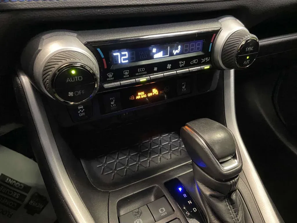 2024 Toyota RAV4 Hybrid SE thumbnail 20