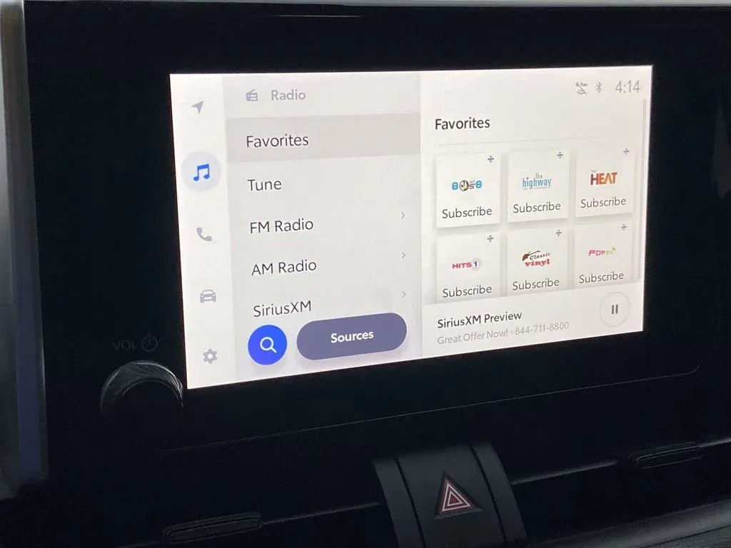 2024 Toyota RAV4 Hybrid SE thumbnail 23