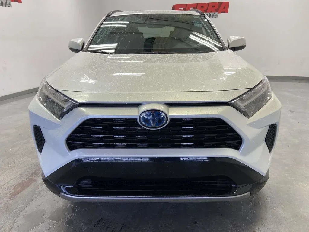 2024 Toyota RAV4 Hybrid SE thumbnail 4