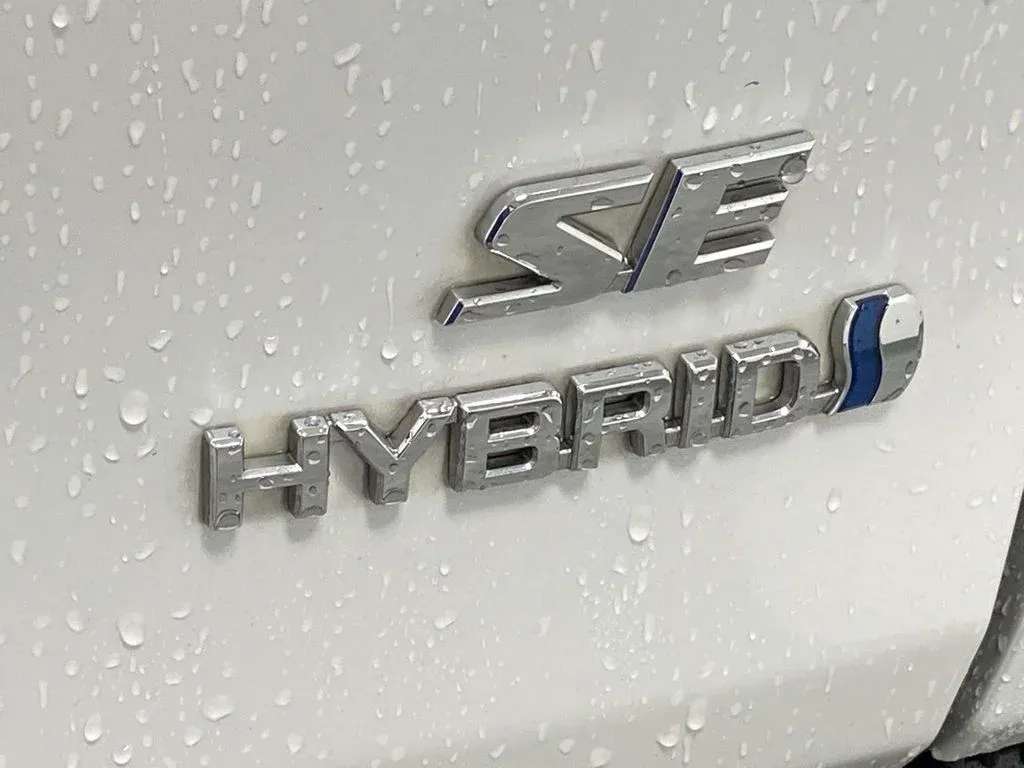 2024 Toyota RAV4 Hybrid SE thumbnail 7