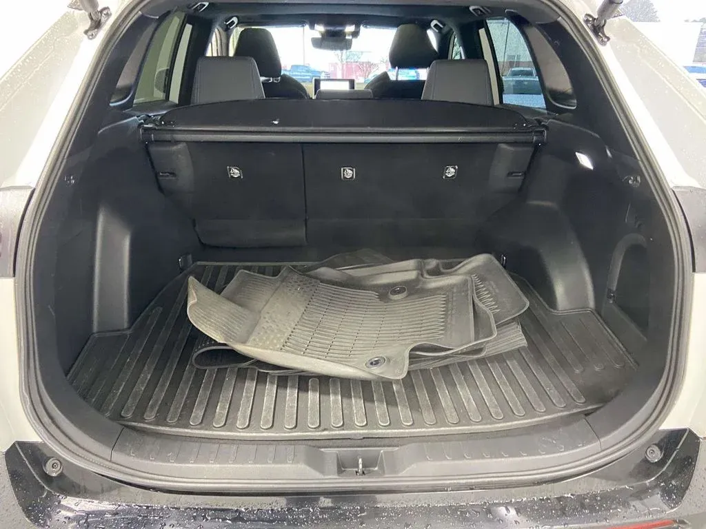 2024 Toyota RAV4 Hybrid SE thumbnail 8