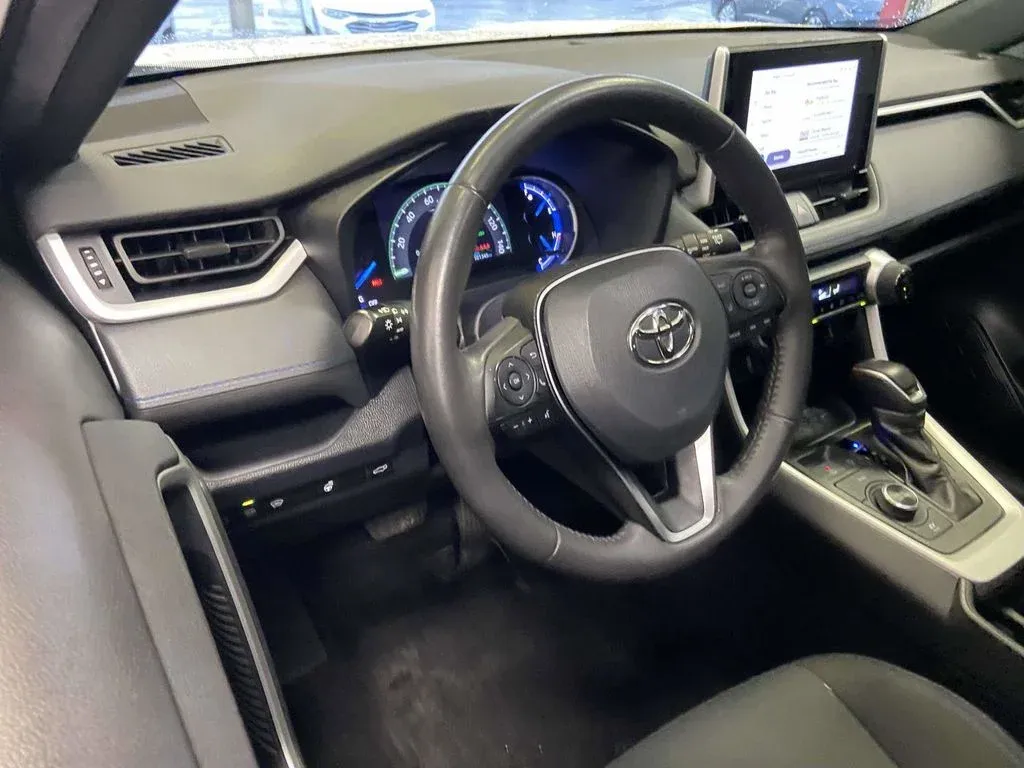 2024 Toyota RAV4 Hybrid SE thumbnail 9