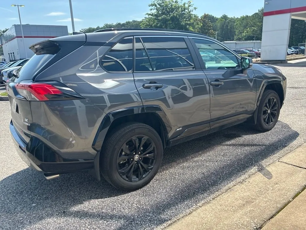 2024 Toyota RAV4 Hybrid SE thumbnail 3