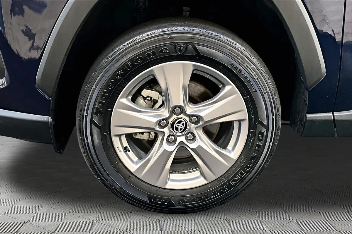 2024 Toyota RAV4 Hybrid XLE thumbnail 11