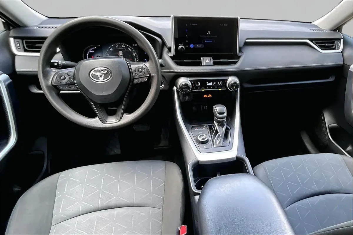 2024 Toyota RAV4 Hybrid XLE thumbnail 16