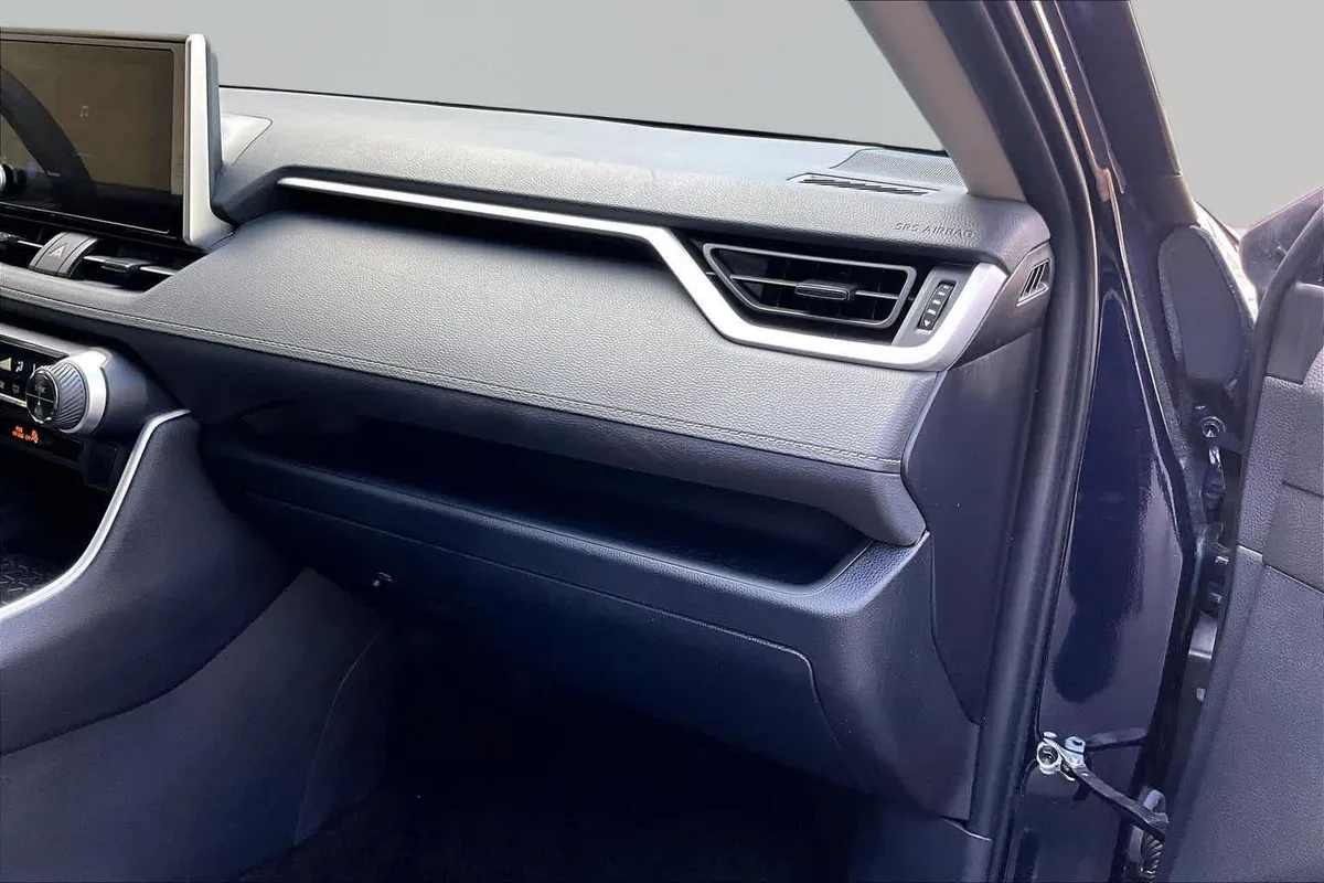 2024 Toyota RAV4 Hybrid XLE thumbnail 19