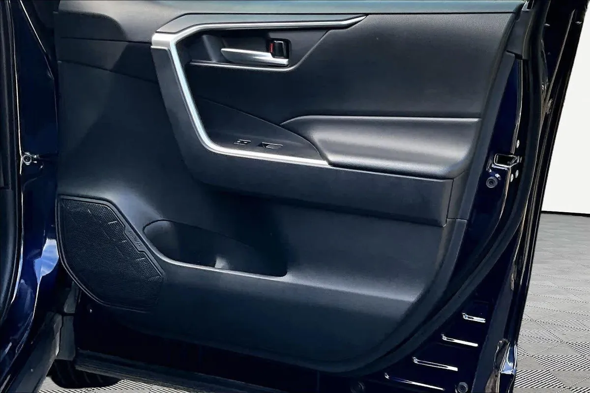 2024 Toyota RAV4 Hybrid XLE thumbnail 23