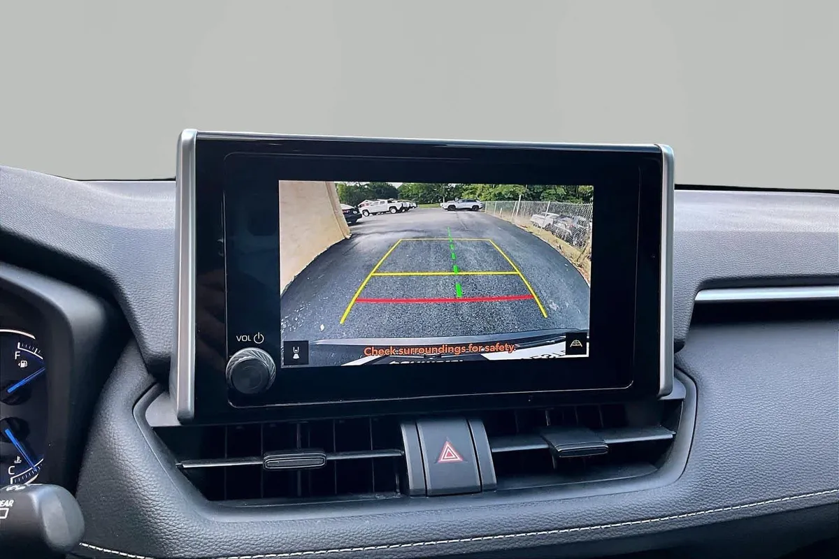 2024 Toyota RAV4 Hybrid XLE thumbnail 27