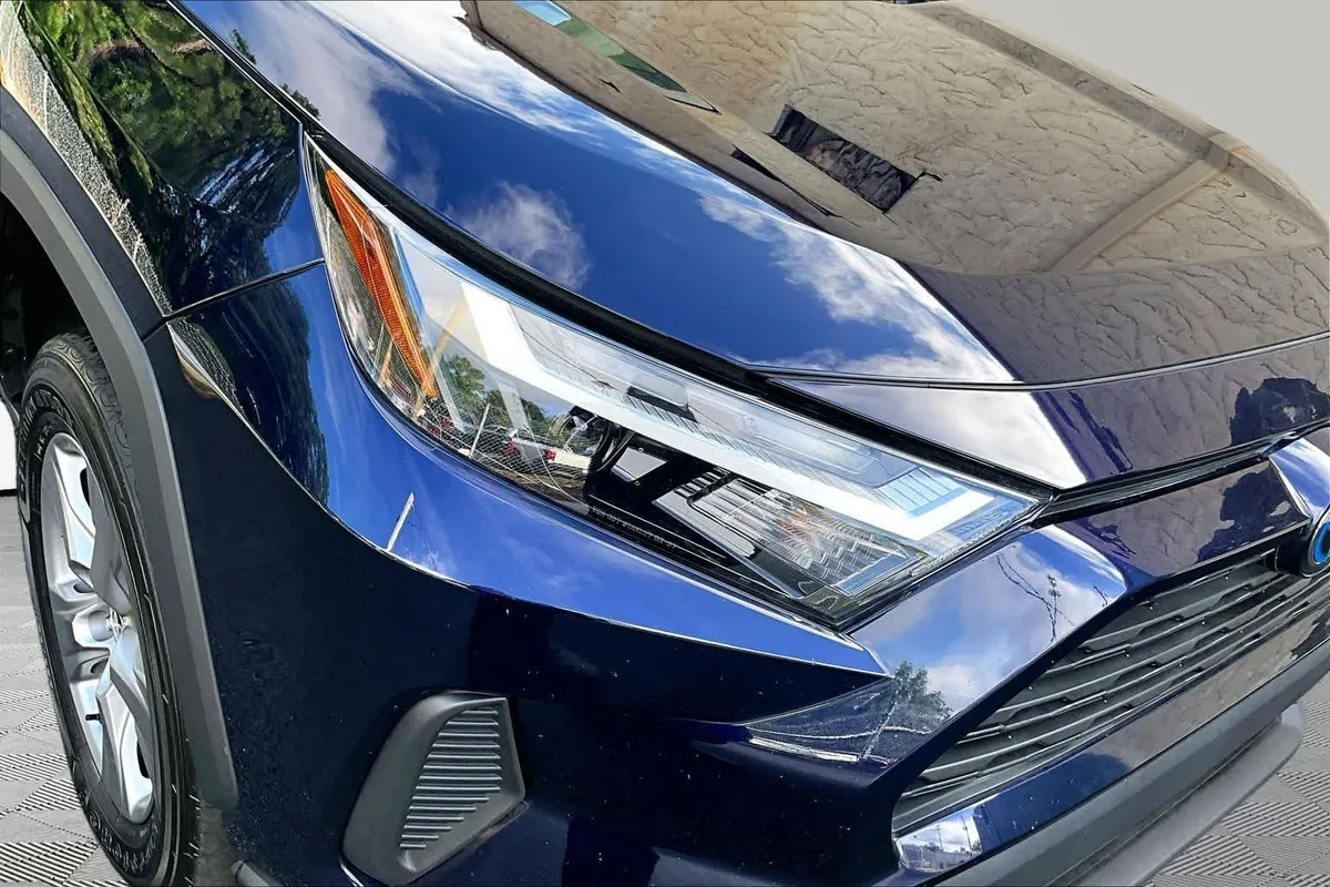 2024 Toyota RAV4 Hybrid XLE thumbnail 28