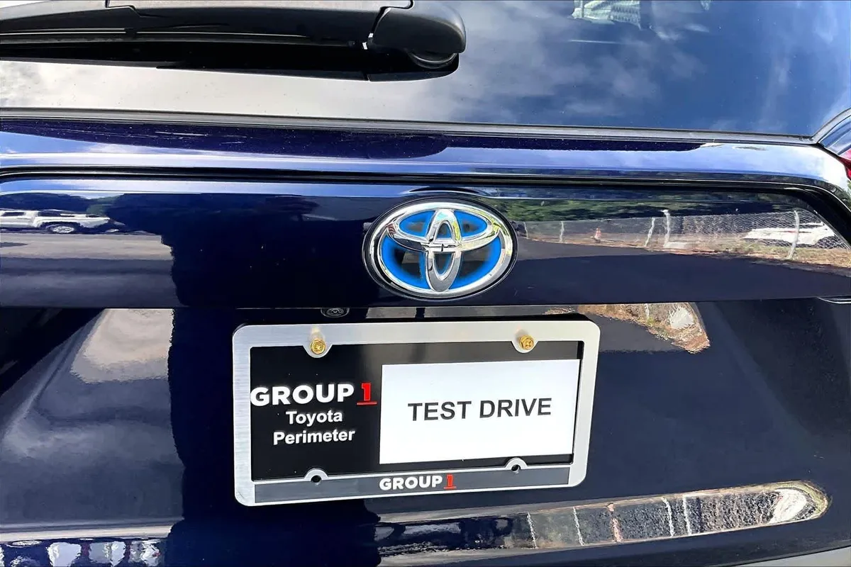 2024 Toyota RAV4 Hybrid XLE thumbnail 31
