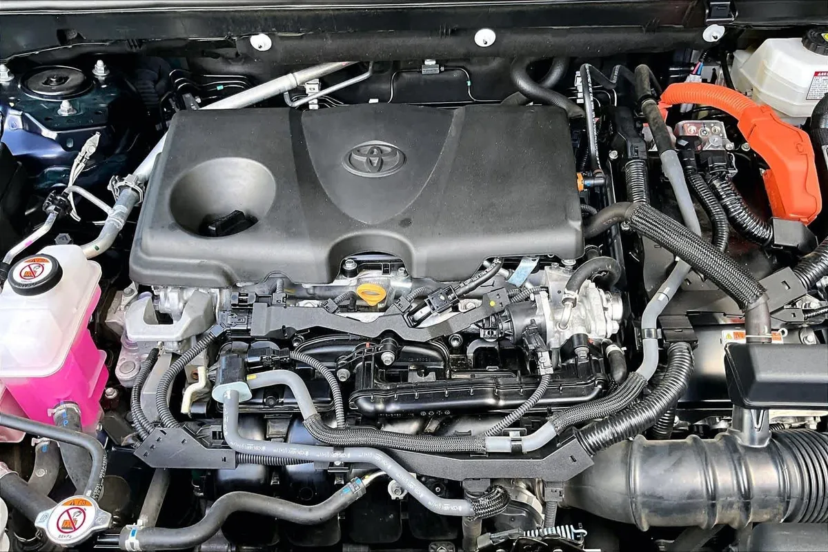 2024 Toyota RAV4 Hybrid XLE thumbnail 32