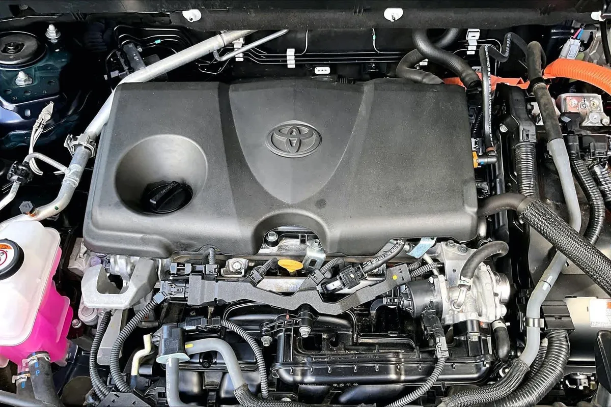 2024 Toyota RAV4 Hybrid XLE thumbnail 33