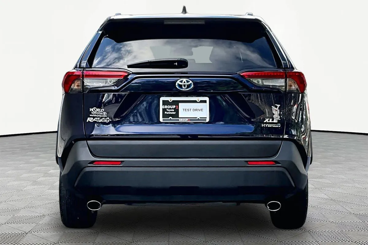 2024 Toyota RAV4 Hybrid XLE thumbnail 5