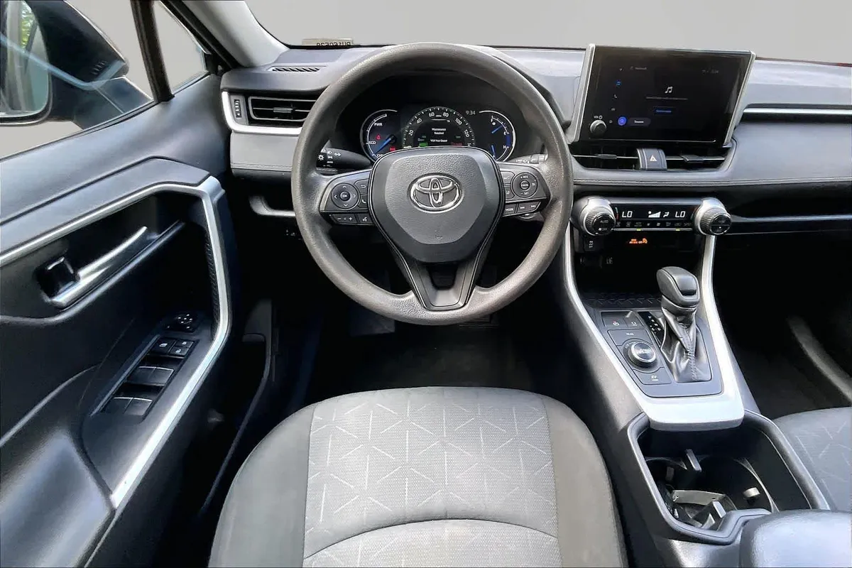 2024 Toyota RAV4 Hybrid XLE thumbnail 6
