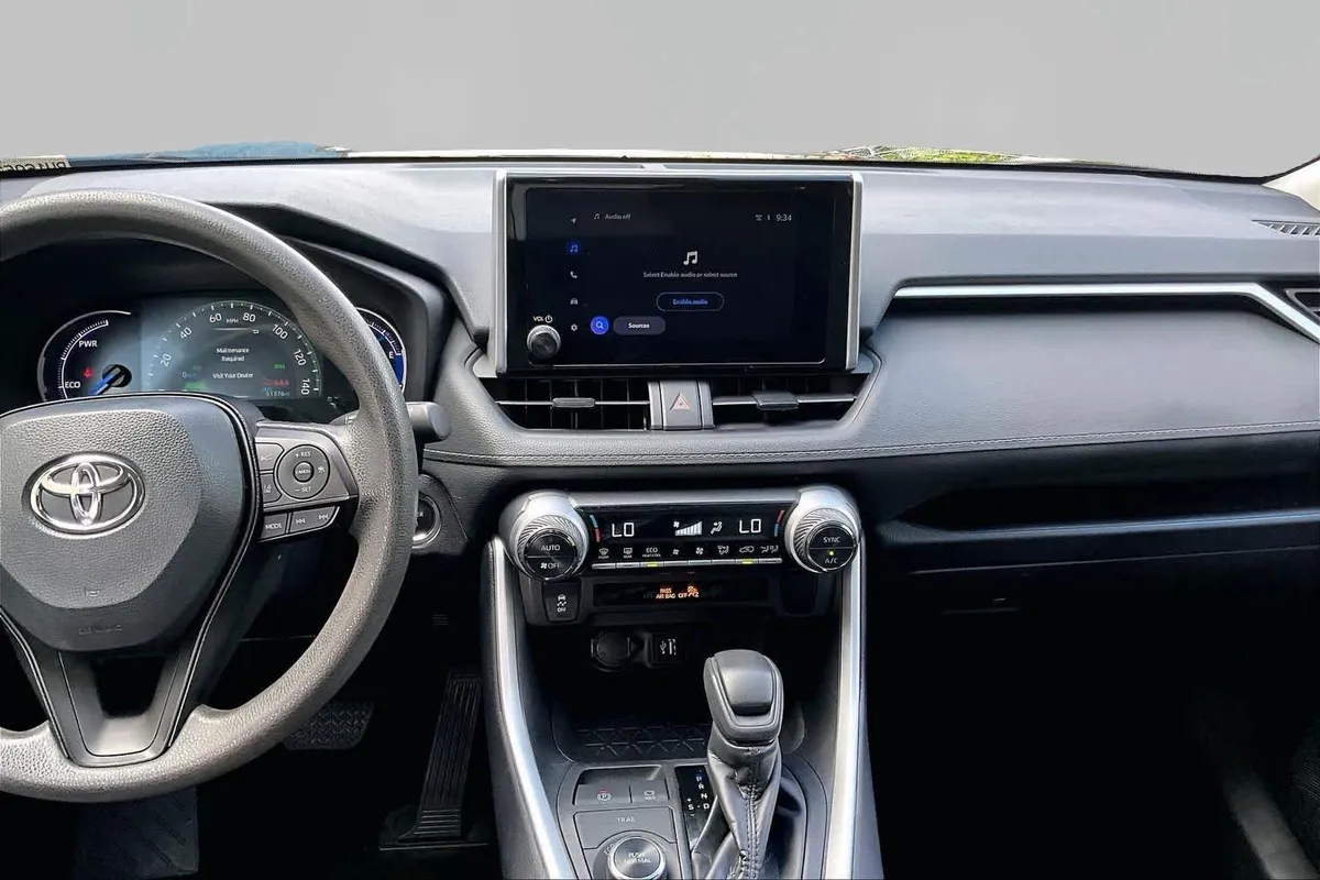 2024 Toyota RAV4 Hybrid XLE thumbnail 7