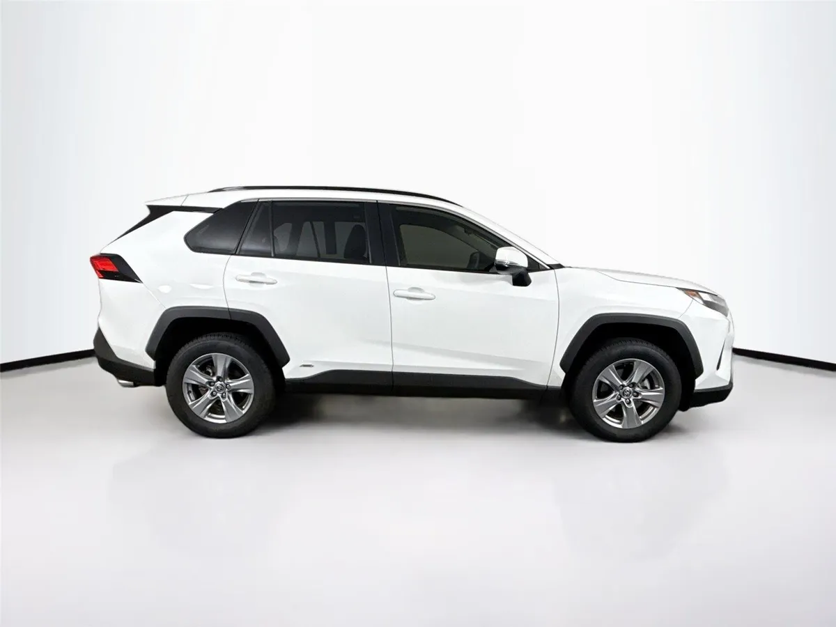2024 Toyota RAV4 Hybrid XLE thumbnail 10