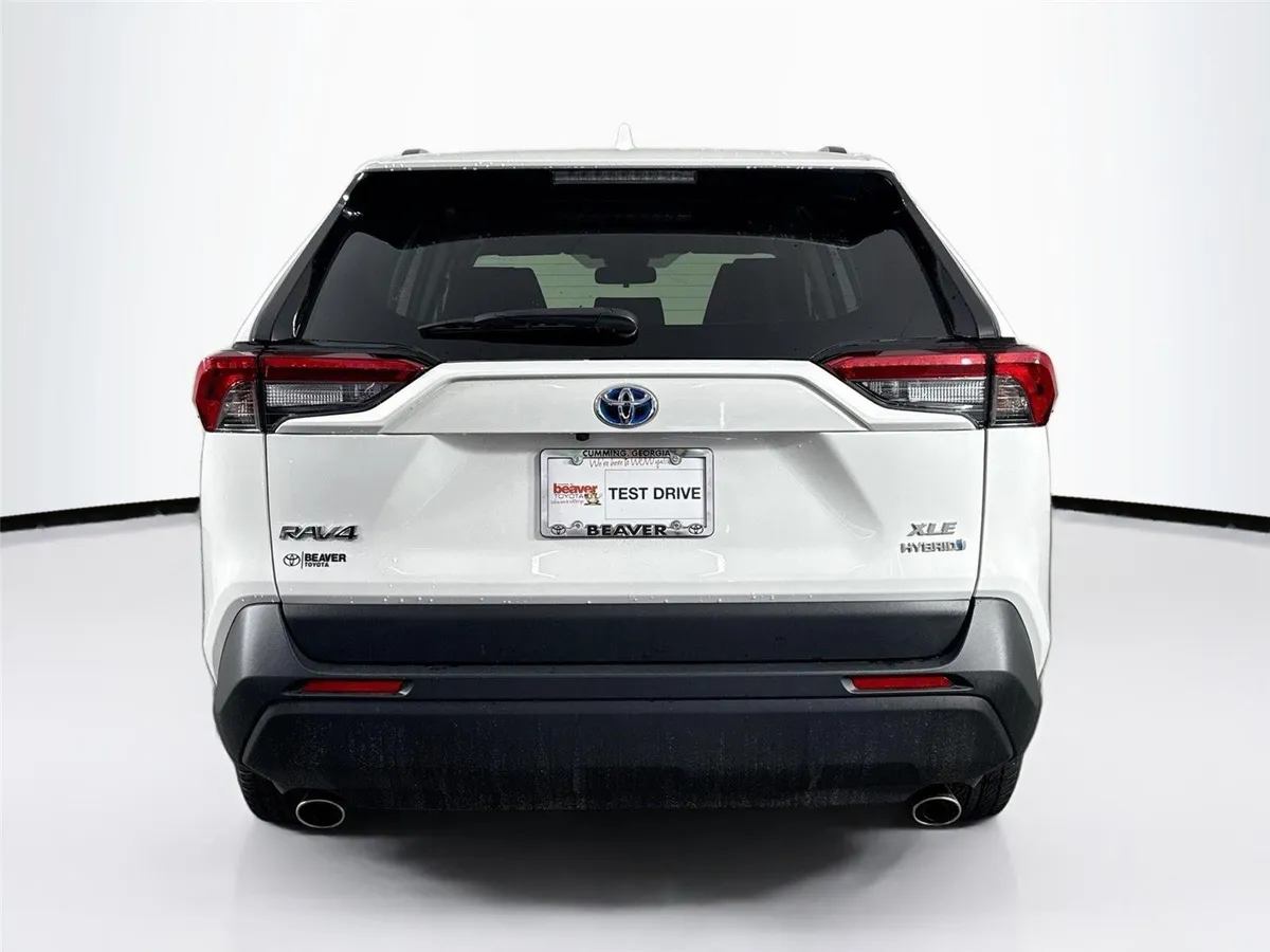 2024 Toyota RAV4 Hybrid XLE thumbnail 11