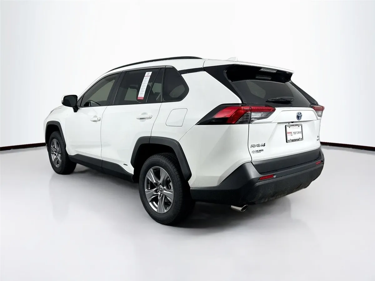 2024 Toyota RAV4 Hybrid XLE thumbnail 12