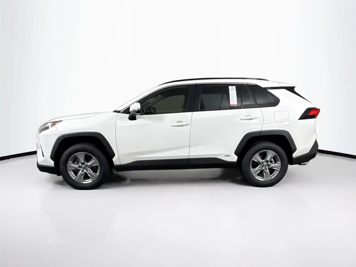 2024 Toyota RAV4 Hybrid XLE thumbnail 13