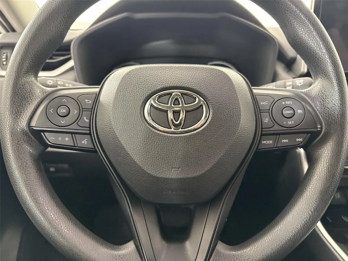 2024 Toyota RAV4 Hybrid XLE thumbnail 15
