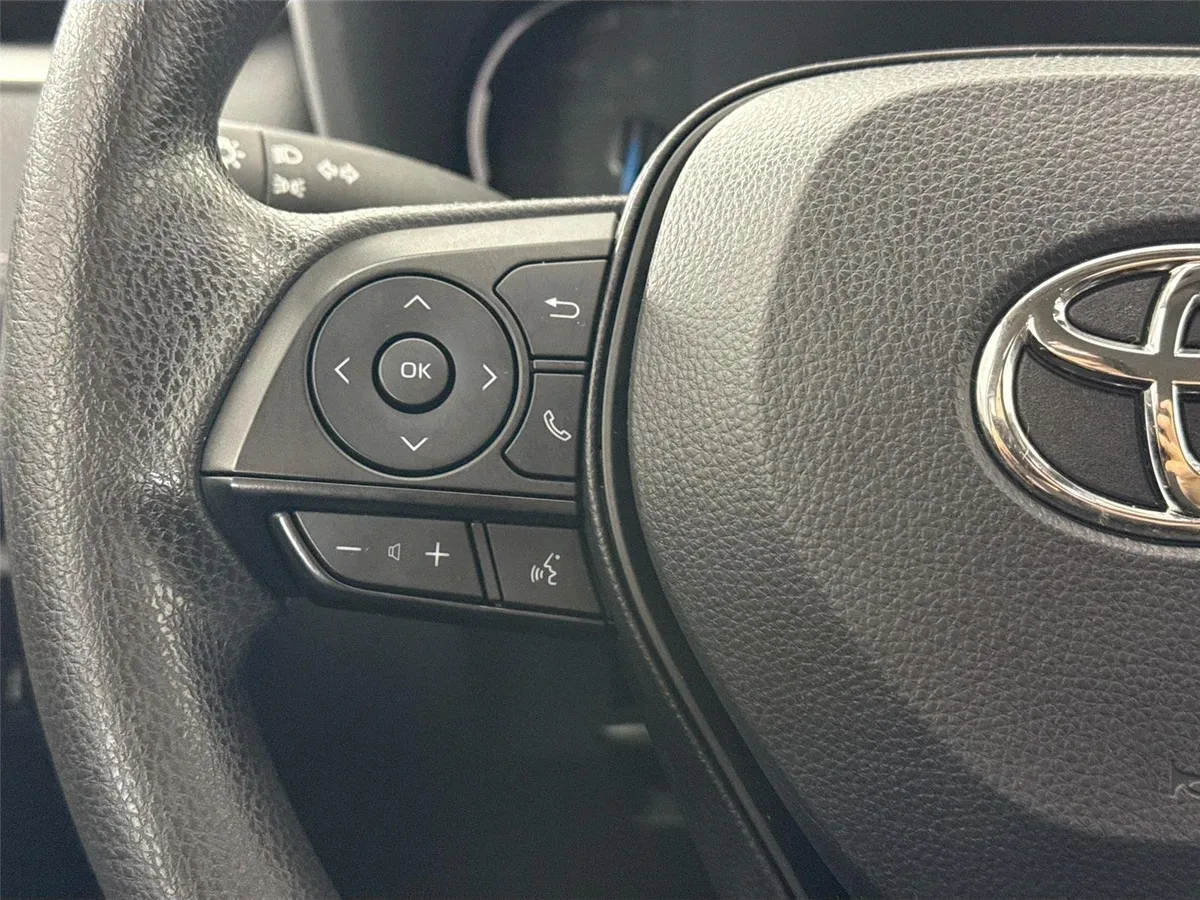 2024 Toyota RAV4 Hybrid XLE thumbnail 16