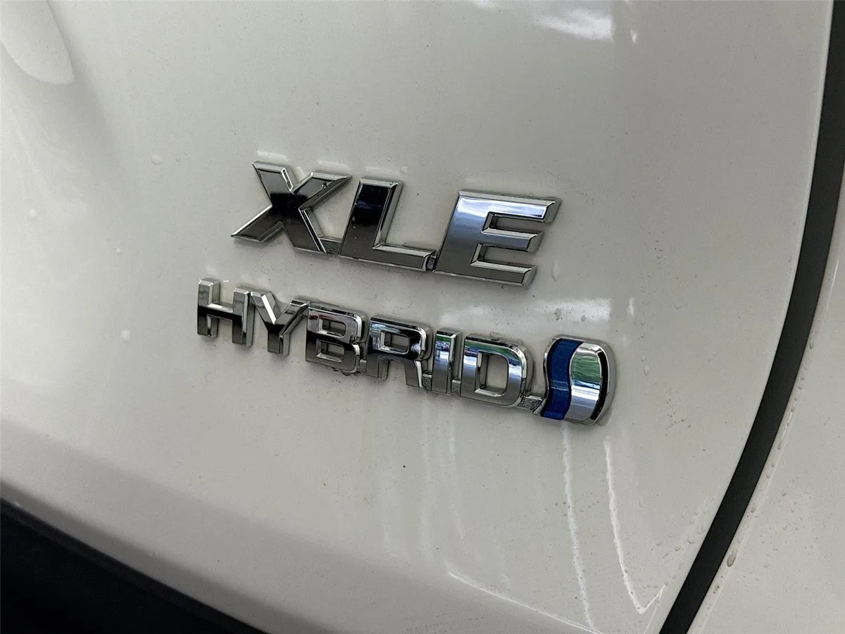 2024 Toyota RAV4 Hybrid XLE thumbnail 21