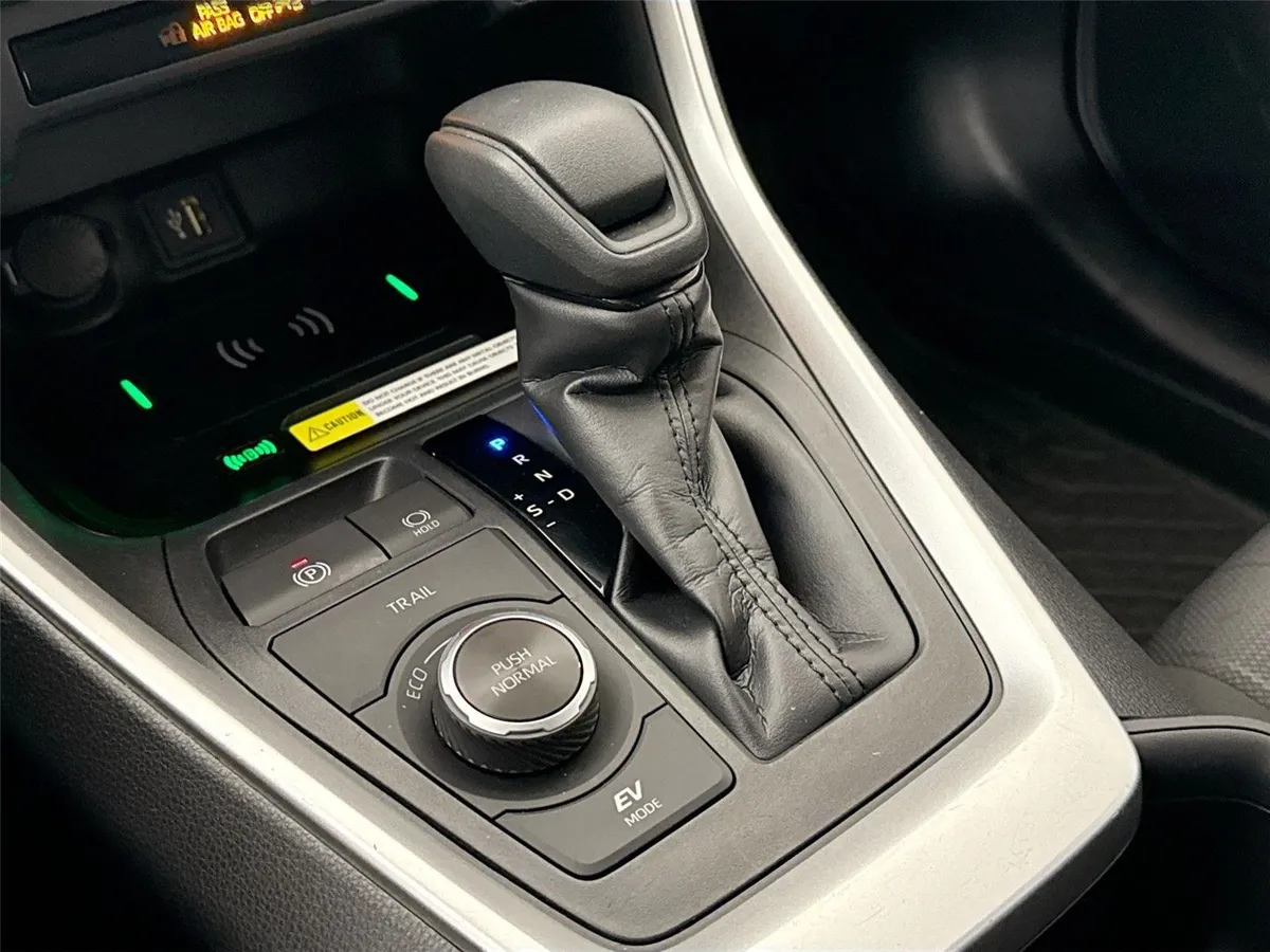 2024 Toyota RAV4 Hybrid XLE thumbnail 25