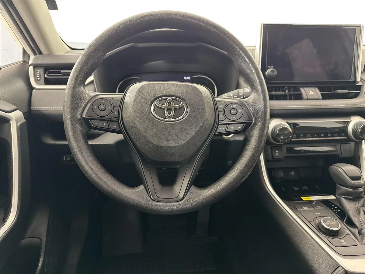 2024 Toyota RAV4 Hybrid XLE thumbnail 29