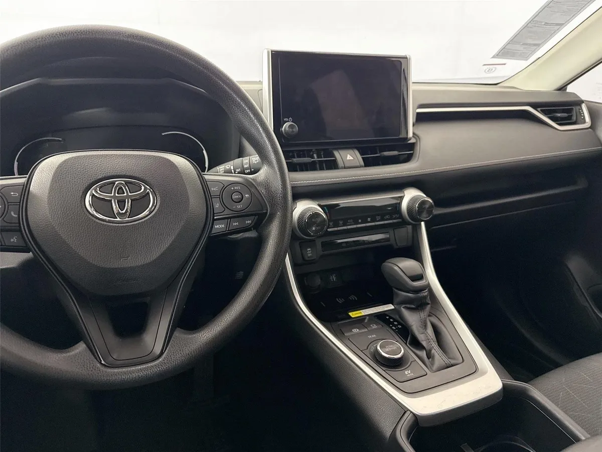2024 Toyota RAV4 Hybrid XLE thumbnail 30
