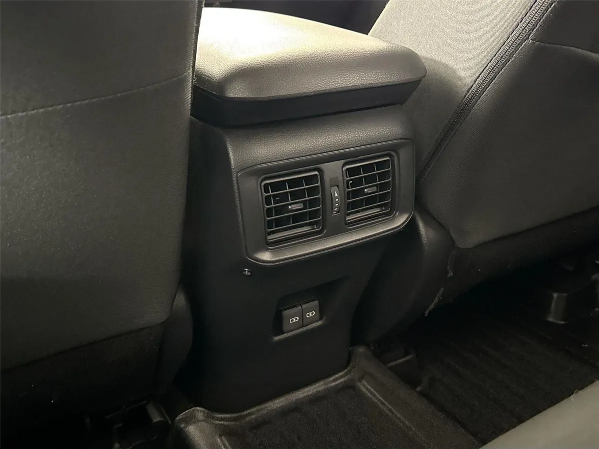 2024 Toyota RAV4 Hybrid XLE thumbnail 33
