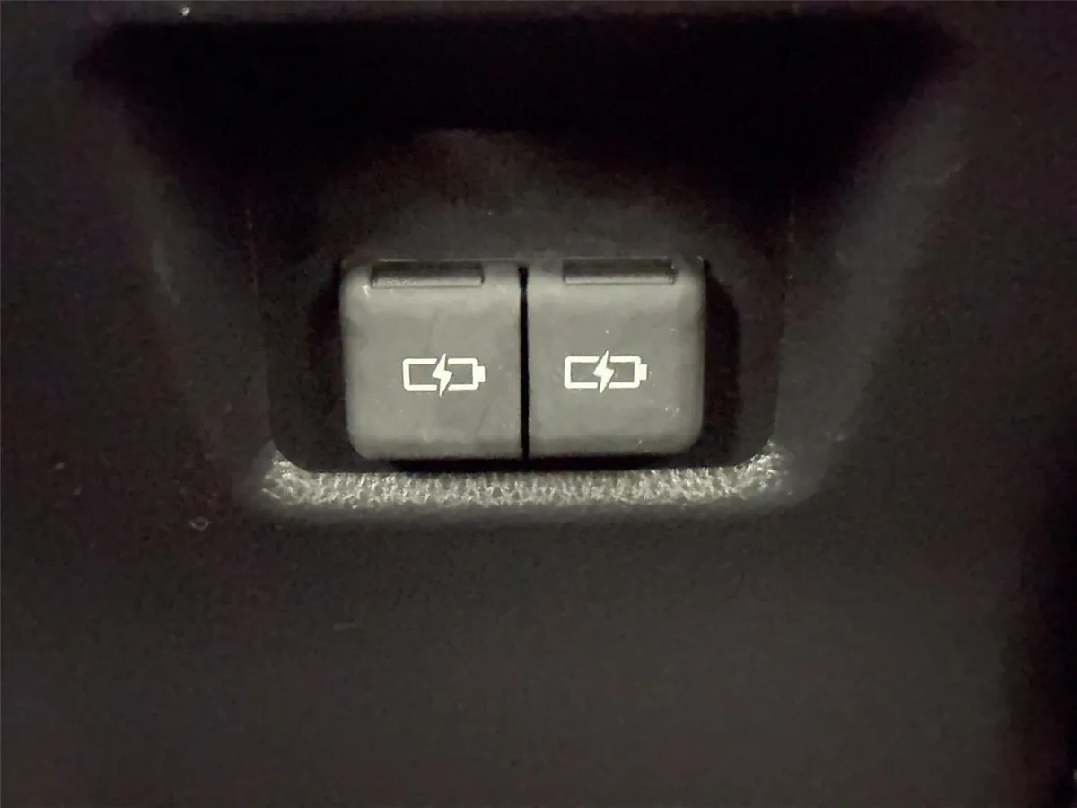 2024 Toyota RAV4 Hybrid XLE thumbnail 35
